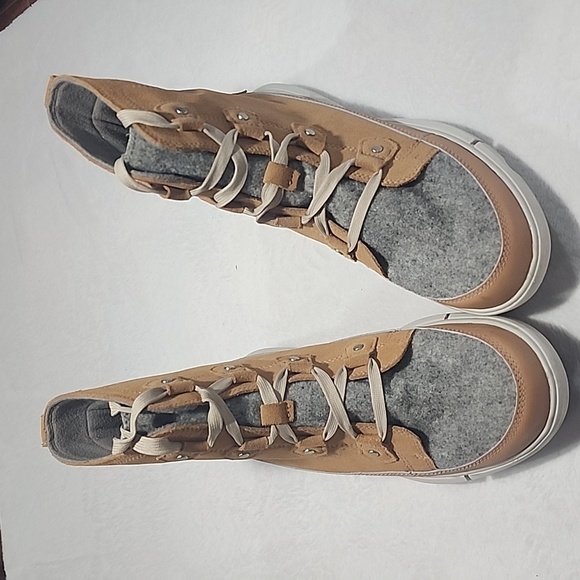 Sorel winter boots - size 10.5 - Picture 1 of 6